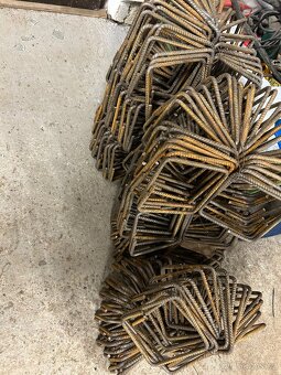 Třmínky 150x150mm r8mm  300ks - 2