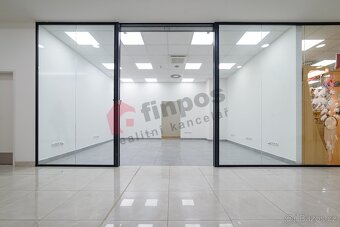 Obchodní prostor v přízemí 34 m² - Tábor v OD Dvořák - 2