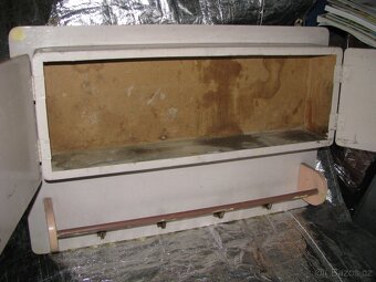 stará skřínka do kuchyně - 2