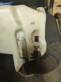 Škoda Felicia Velká nádobka na ostřikovače - 2