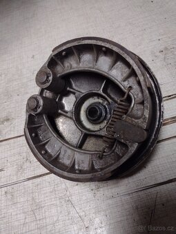 Prodám brzdový štítek skútr(prase) - 2