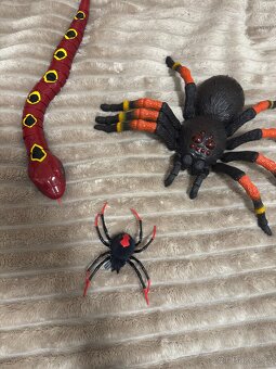 Hračky – pavouci a had (realistické) - 2