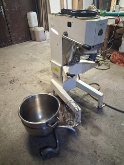 Prodám robot, hnětač 40L, lze řadit rychlosti za provozu - 2