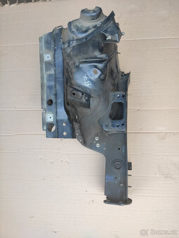 PRAVÁ PŘEDNÍ ŠPIČKA PODBĚHU - VW PASSAT B7 - 2