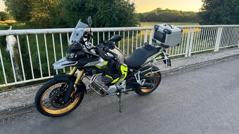 Voge 900 DSX najeto 2400km záruka 6/2028 - 2