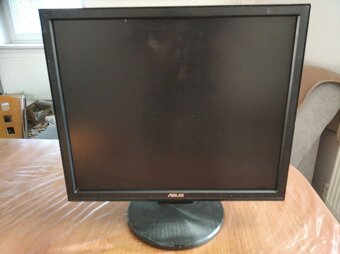 Monitor ASUS černý 19" 3:4 - 2