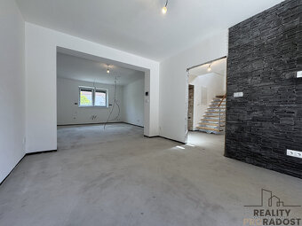 Prodej rodinného domu  4+1 pozemek 160 m²   Bezručova, Hodon - 2