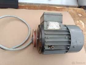 Prodám elektromotor 180W 2800otáček - 2