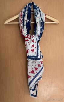 Velký šátek s hezkým motivem - 2