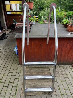 Nerezové bazénové schůdky - 2