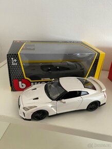 Bburago 1:24 Nissan GTR - 2