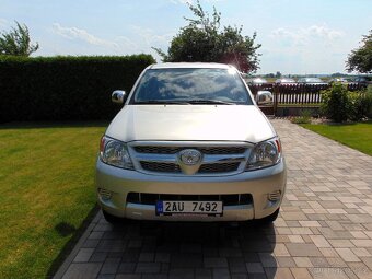 TOYOTA HILUX 2.5,4x4, PŮVOD ČR,2.MAJ.,RADLICE+SYPAČ,TAŽNÉ - 2