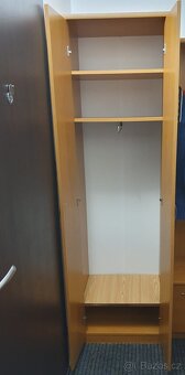 Rezervováno: Šatní skříň s poličkami - 2