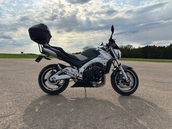 Suzuki GSR600 - 2