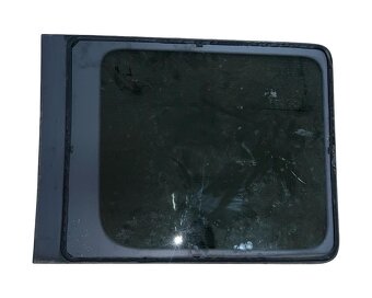 Levé zadní sklo VW Caddy 2 2k r.v. 2008 skříňový vůz - 2