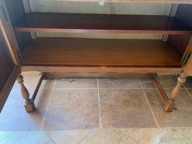 Dřevěná skříňka - 2