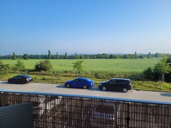 Pronájem bytu 3+kk kousek od Prahy - 2