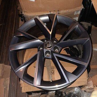 VEGA R19 ET44 Škoda Sportline Superb VW Passat NOVÉ - 2