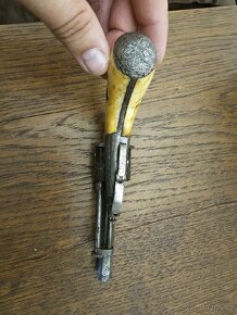 Krásný stary historická revolver - 2