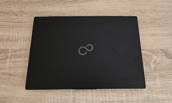 Fujitsu U939 (i5-8265U, 16 GB RAM, LTE, dotyk, 0.9 kg) - 2