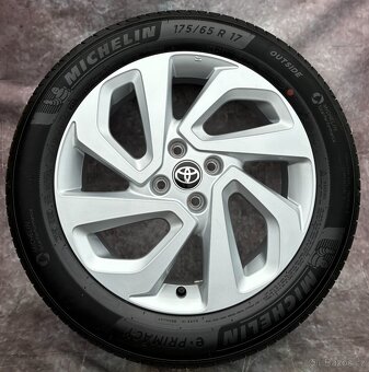 Originální Alu kola 4x100 Toyota Aygo 175/65/17 DOT22 - 2
