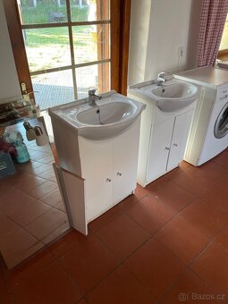 Umyvadla se skříňkami - 2