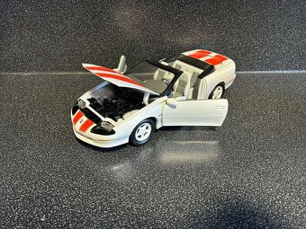 Chevrolet Camaro cabrio 1:18 - 2
