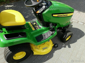 Zahradní traktor John Deere X300 a mulčovací sekačka Xtra 42 - 2