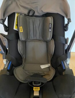 Doona plus greyhound + isofix základna - 2