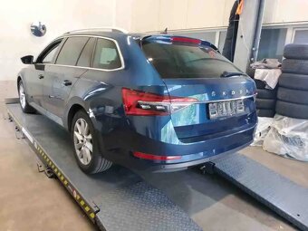 Škoda Superb 4x4 Premium TDI 140kw//tažné/matrix/kessy/ACC - 2