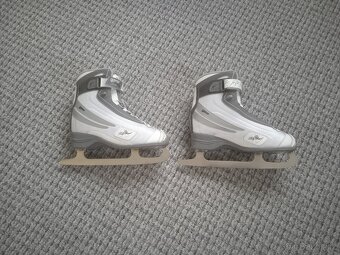 DÁMSKÉ LEDNÍ BRUSLE - 2
