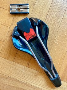 Merida panské sedlo na kolo s nářadím - 2