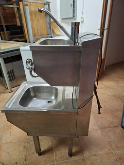 Nerezová profi výlevka s umyvadlem - 2