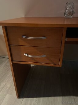 Stůl psaci ,spodni šuplík na klavesnici - 2