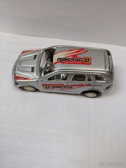 Hračka autíčko - 2