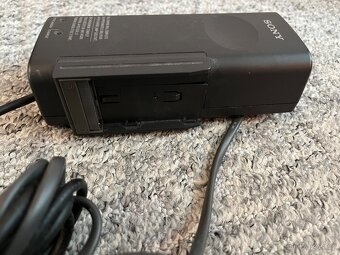 Nabíječka baterií Sony AC-V315 - 2