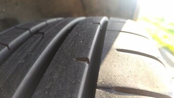 prodám 4x letní pneu DUNLOP 235/55/19 (vzorek 6,1mm) - 2