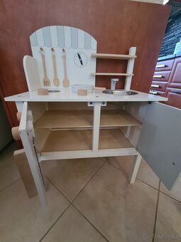 Dětská dřevěná kuchyňka včetně vybavení - 2