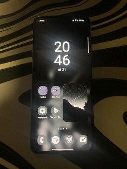 Samsung Galaxy Z flip 4 128 gb + příslušenství - 2