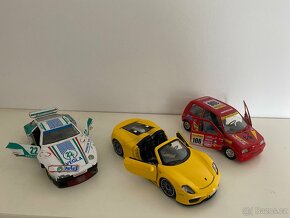1:24 modely autíčka Bburago - 2