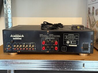 Zesilovač Pioneer - 2