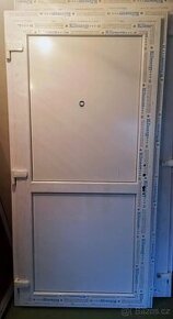 Prodám bílé vchodové dveře 100 x 200 včetně kování - 2