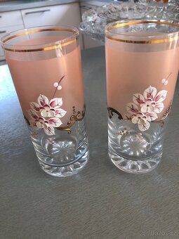 2 broušené zdobené sklenice - 2