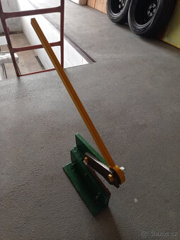 Rucni nuzky na plech - 2