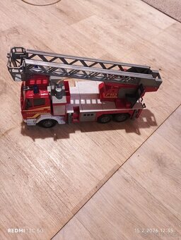 Hasičské auto značky Mercedes - 2