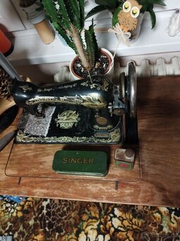 starožitný šicí stroj singer+ krejčovské nůžky Solingen - 2