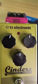 TC ELECTRONIC Cinders Overdrive + BEHRINGER HM300 - 2