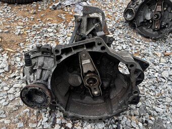 Octavia 1 1.9tdi díly alternátor, brzdy, klimakompresor, - 2