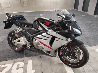 HONDA CBR 600RR 2006 r.v. - 2