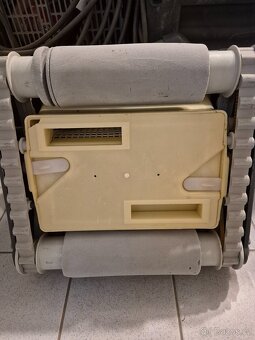 Robotický bazénový vysavač - 2